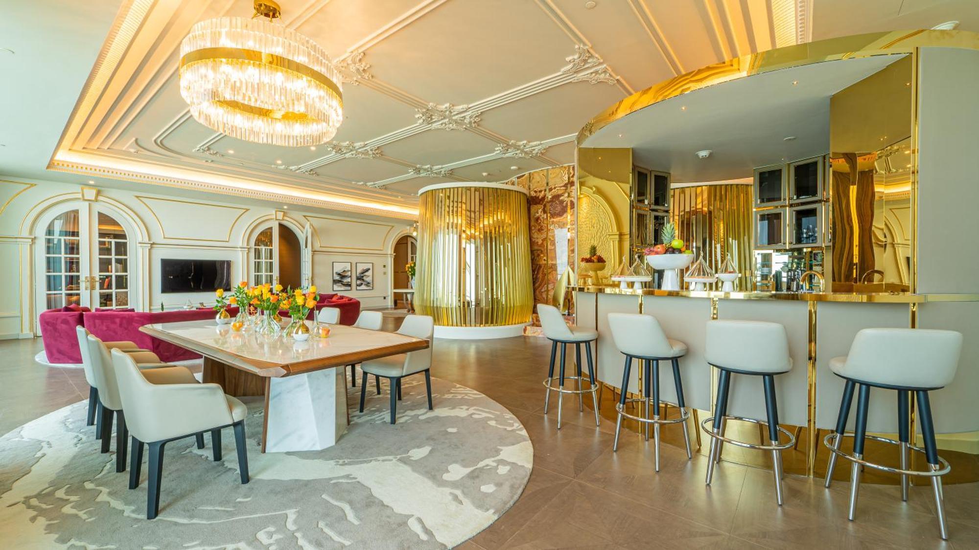 Suite - Raffles